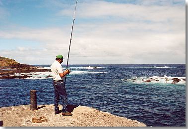 Angler an der Hafenmole von Garachico