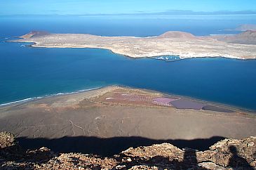 Blick auf die Salinen und La Graciosa