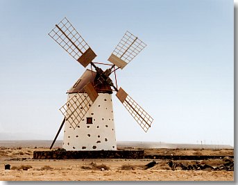 Windmühle vor dem Ort