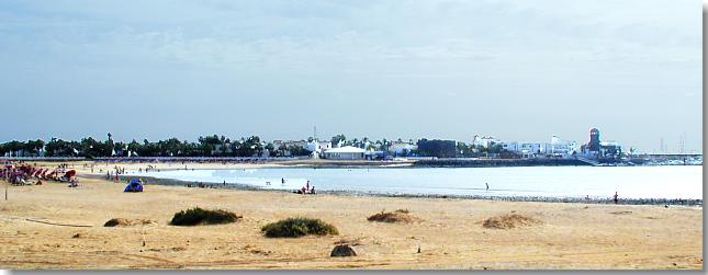 Panoramablick auf den Strand von Caleta de Fustes