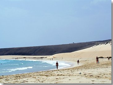 Unten am Strand mit Blick zum Aussichtspunkt