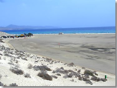 Strand vor dem Gorriones Blick zum Pro Center