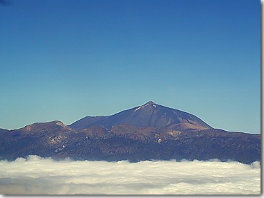 Der Teide überragt mit 3.718m die Wolken