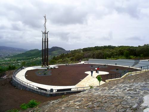 Das neue Denkmal auf einer Anhöhe bei La Laguna